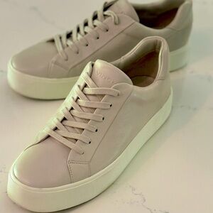 VINCE leather sneakers, off-white, size 8.5 women’s